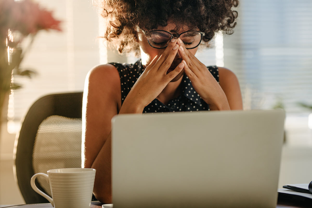 Frustrated-Woman-Laptop Disappointed woman looking at her laptop - is your listing missing the wow factor?