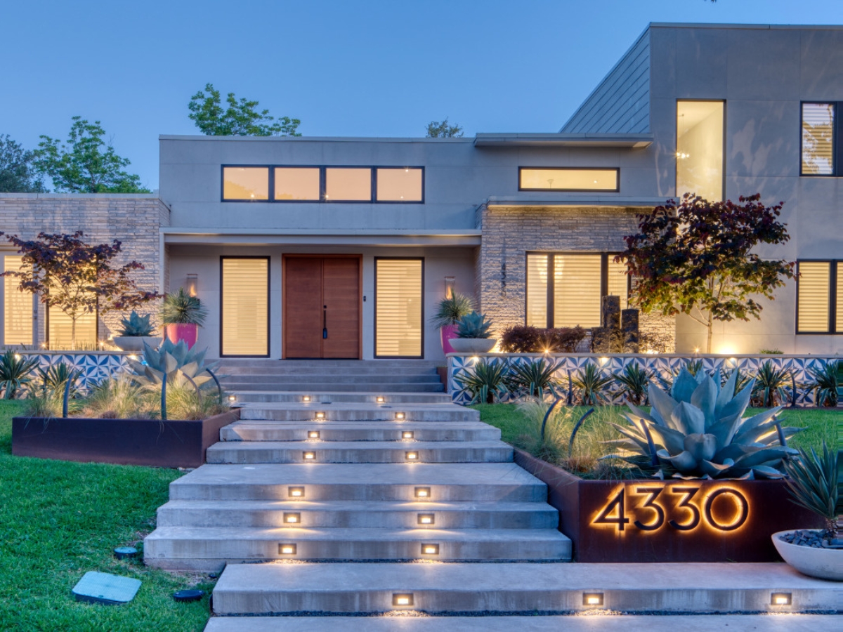 Unedited raw daylight photo of luxury residential property in dallas prior to accutwilightphotography processing.